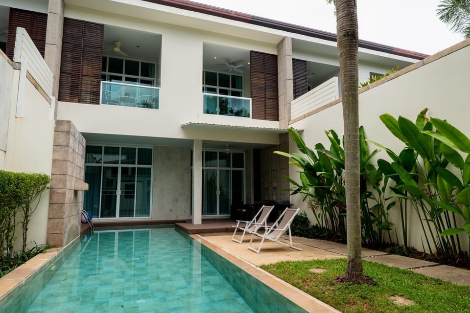 Property building, Patio, Day, Garden view, Pool view, Swimming pool, sunbed