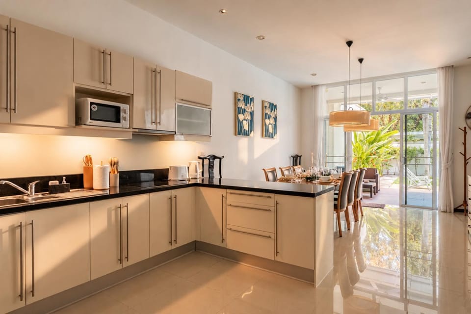 Kitchen or kitchenette, microwave, toaster, kitchen
