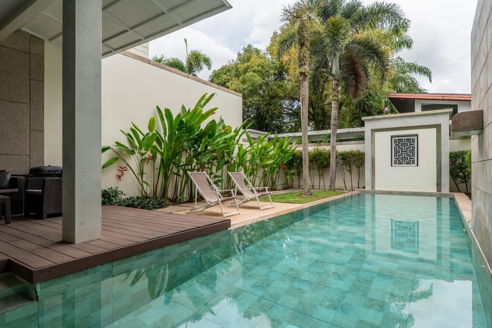 Property building, Day, Pool view, Swimming pool, sunbed