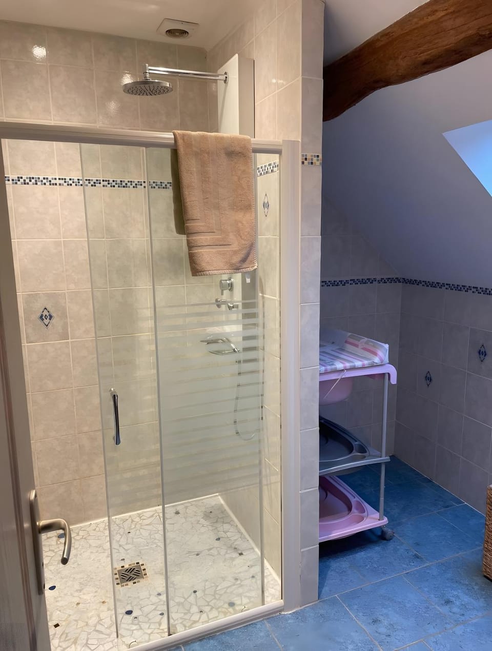 Bathroom, Living room