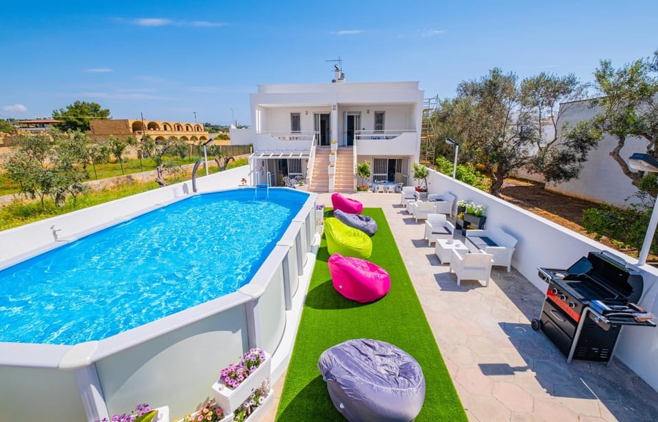 Swimming pool, Swimming pool