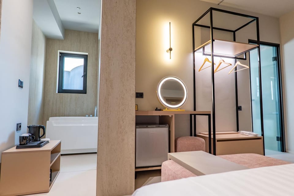 Bed, Bathroom, Photo of the whole room