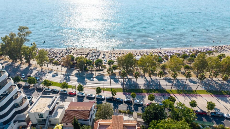 Spring, Day, Neighbourhood, Natural landscape, Beach, City view, Sea view, Street view, Location, Parking