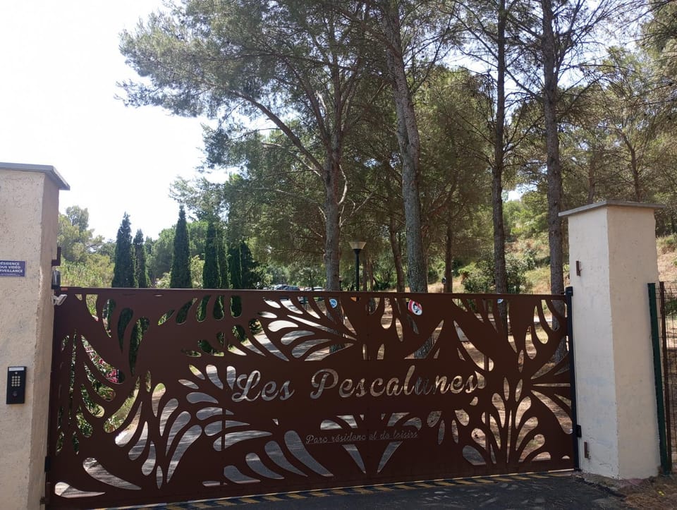 EXCLUSIVE Chalet Cosy Agde ,clim, 6 pers, piscine, Pinède, parking, calme Méditerranée Chalet in Agde