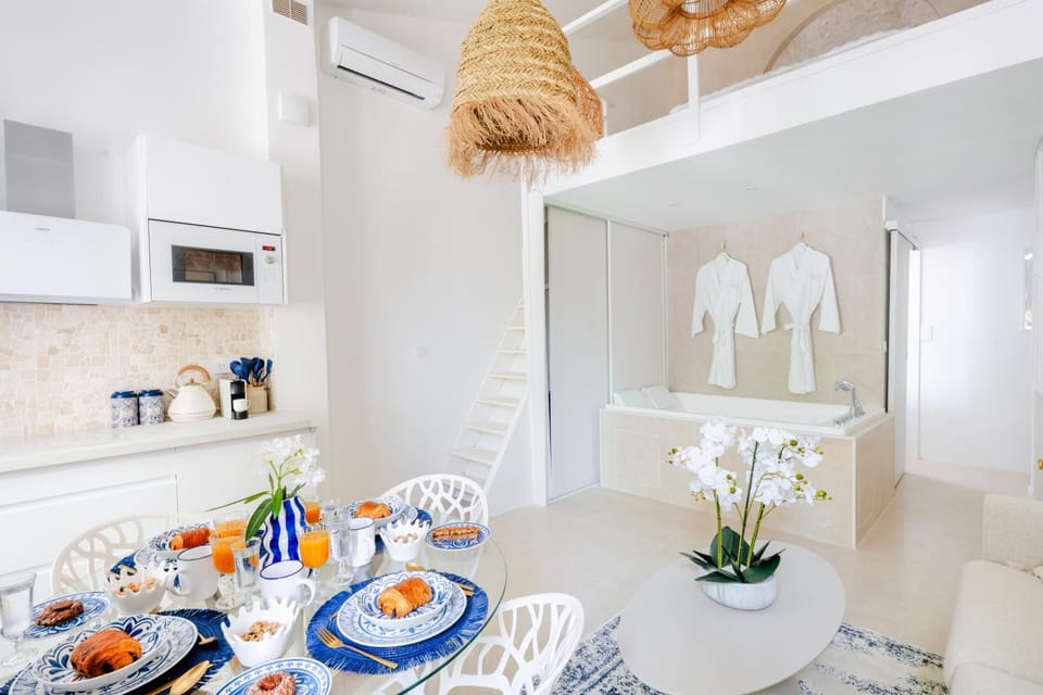 Hot Tub, Dining area, Meals, Bath, kitchen