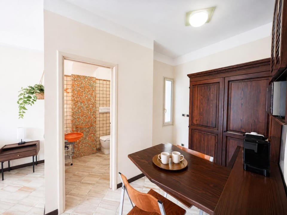 Kitchen or kitchenette, kitchen