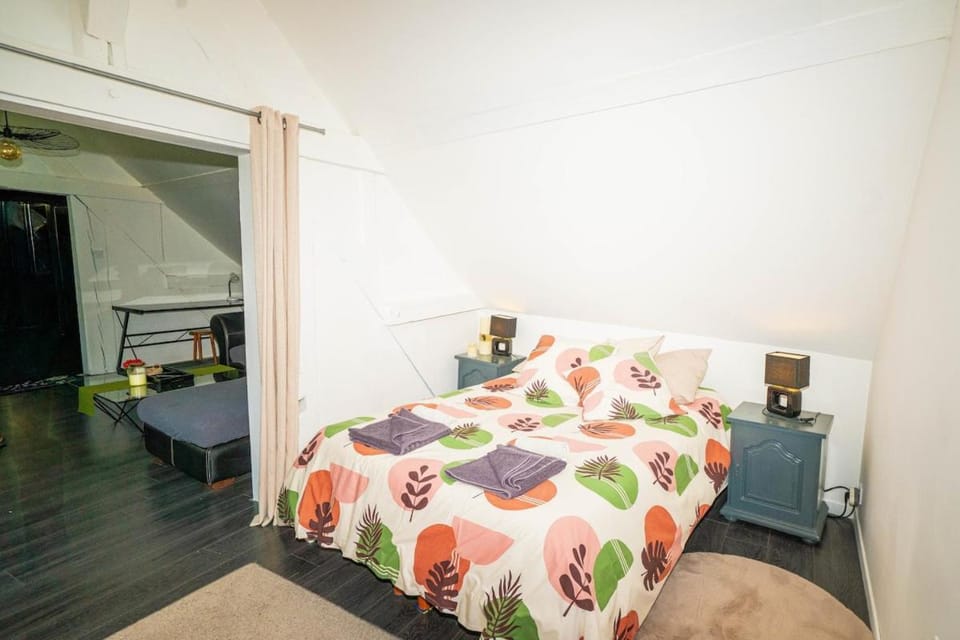 Bed, Bedroom