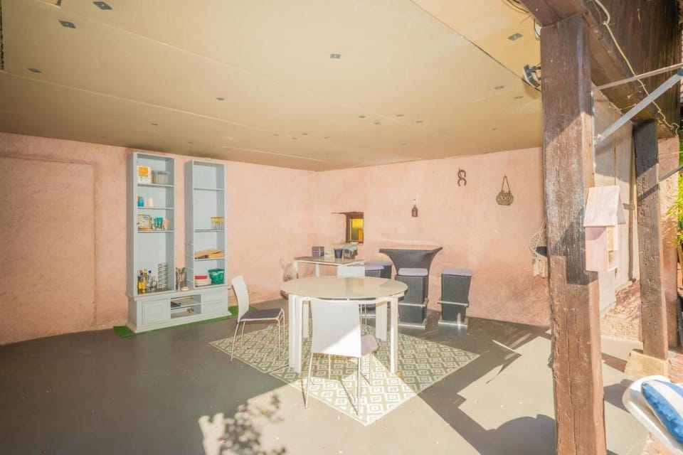 Patio, Dining area
