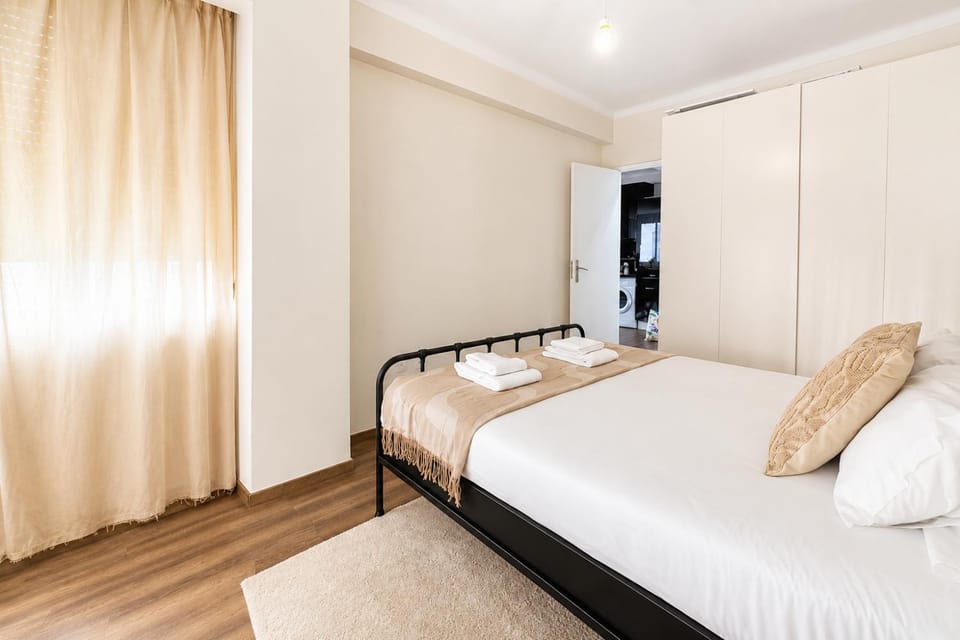 Ocean Breeze | Sea View, Beach & Train by Homeful Apartment in Lisbon District