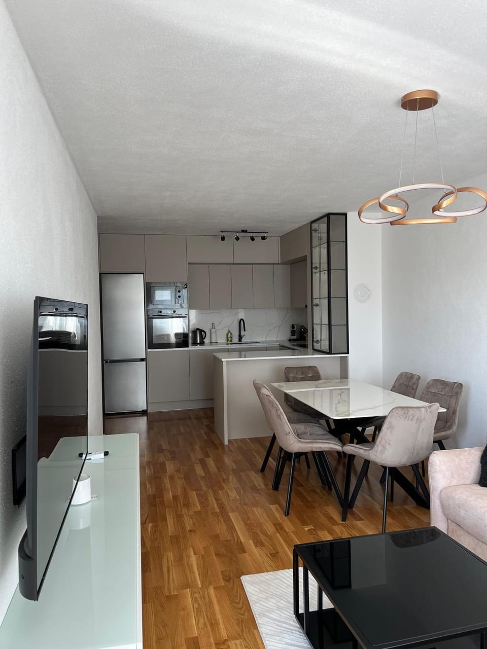 Dining area, kitchen