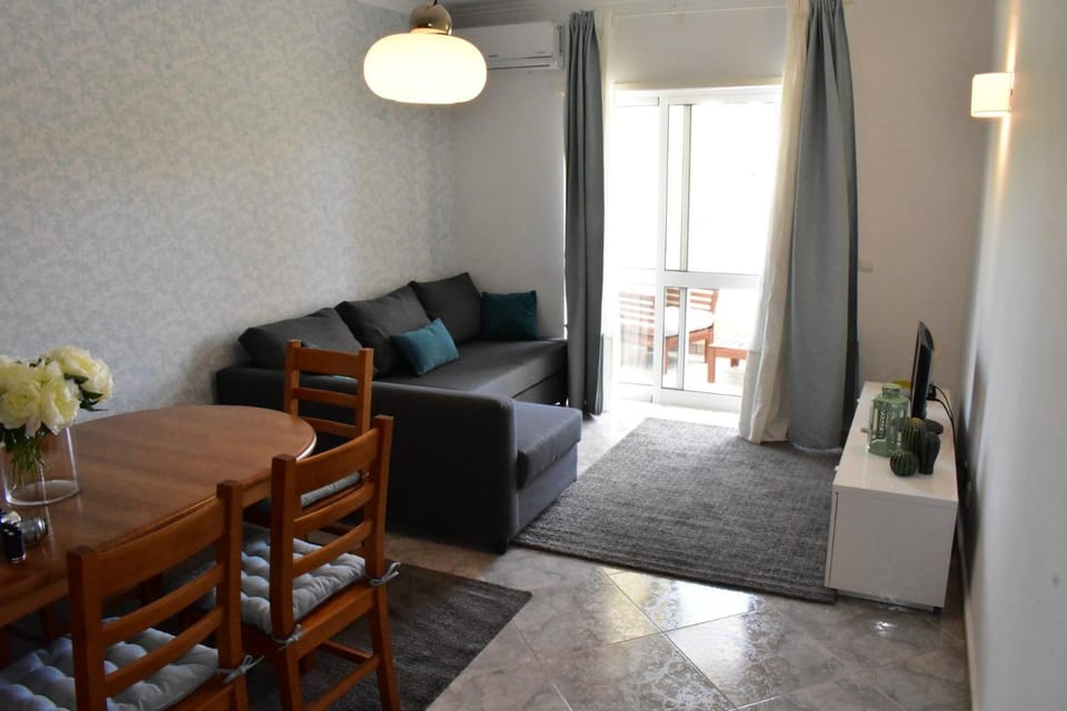 Balcony and Beach Quarteira Apartment in Quarteira