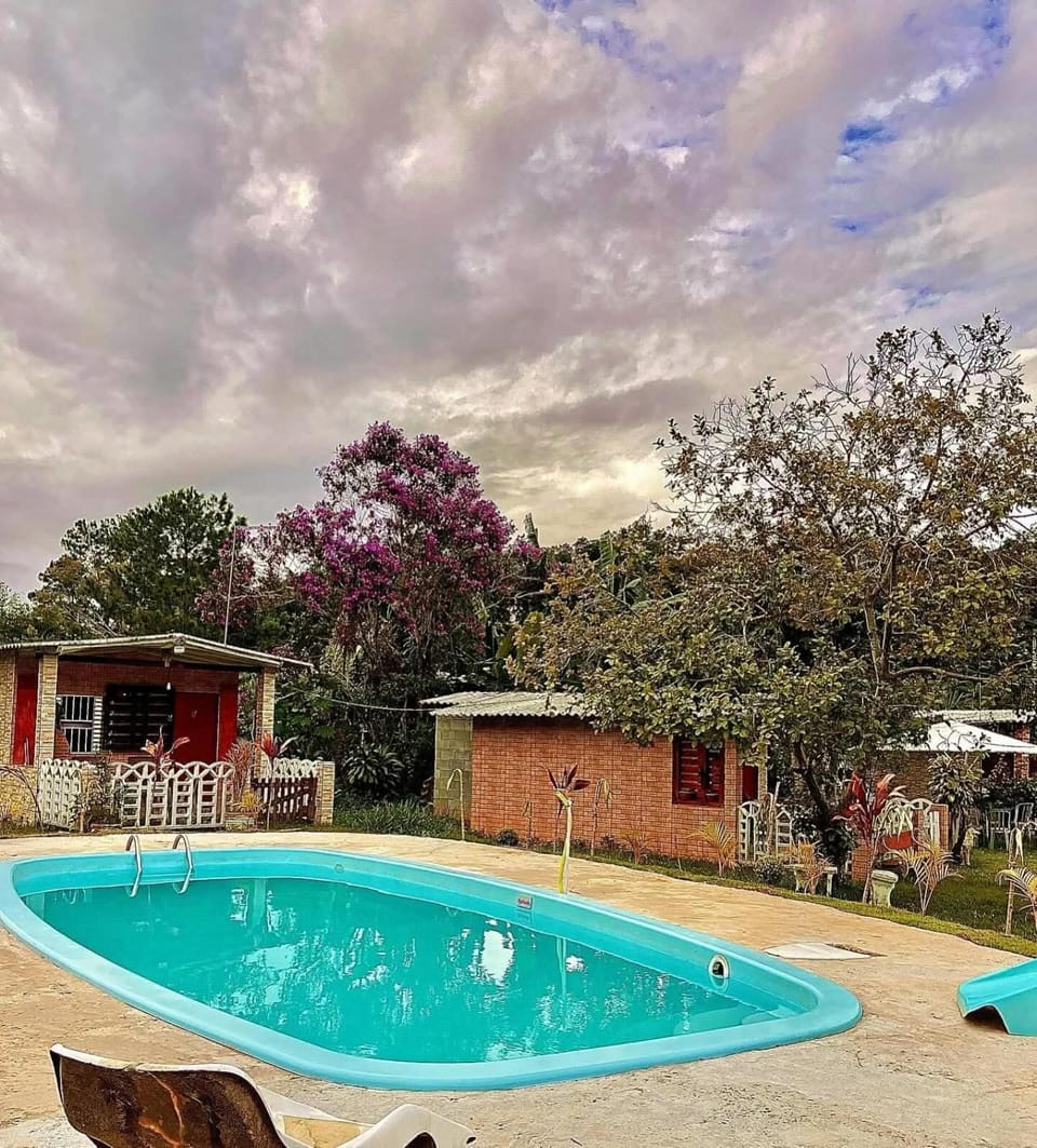 Chalé Com Piscina Aquecida Em Área Verde Nature lodge in Mogi das Cruzes