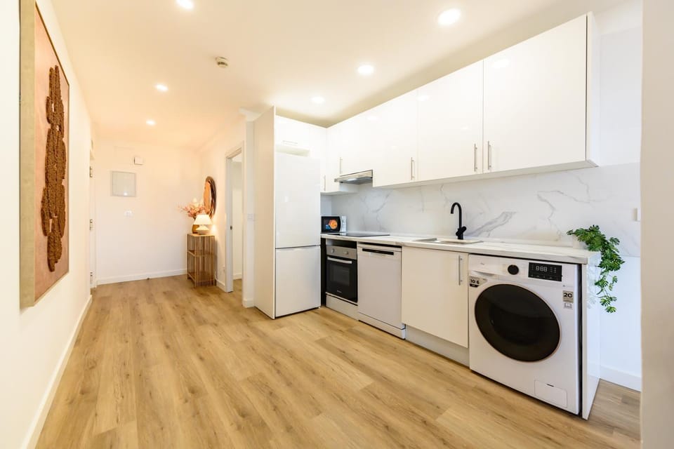 ABR1710C - Amplio Piso de 2 dormitorios y 2 baños - Alquiler temporal Apartment in Madrid