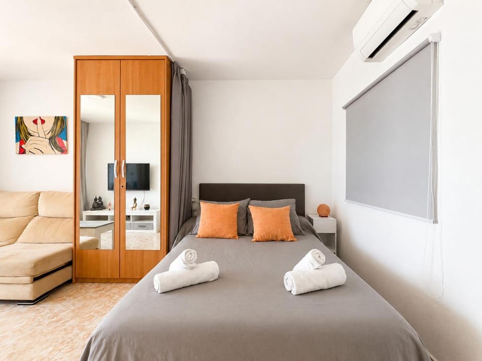 Bed, air conditioner