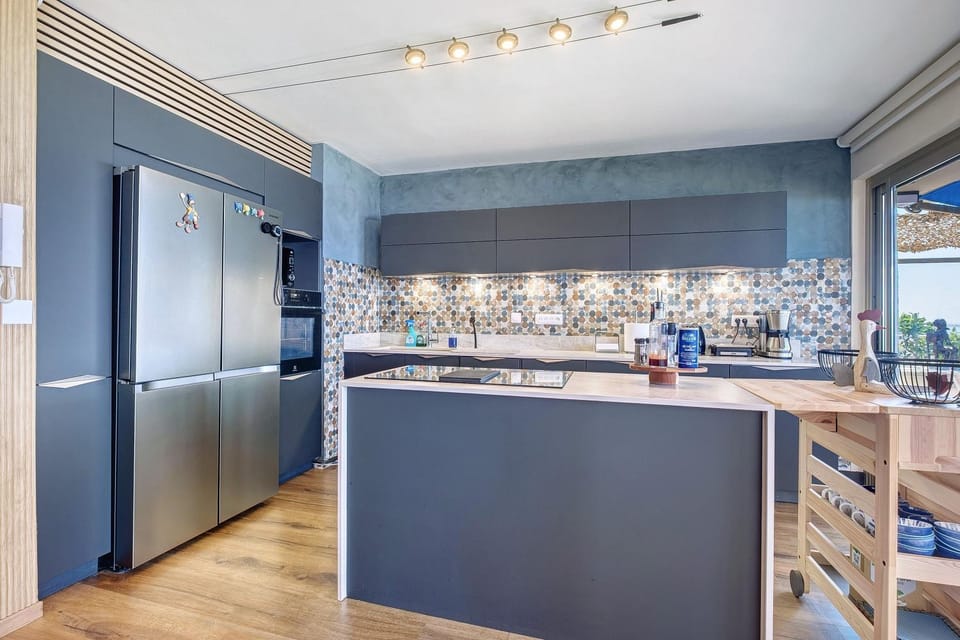Kitchen or kitchenette, Living room