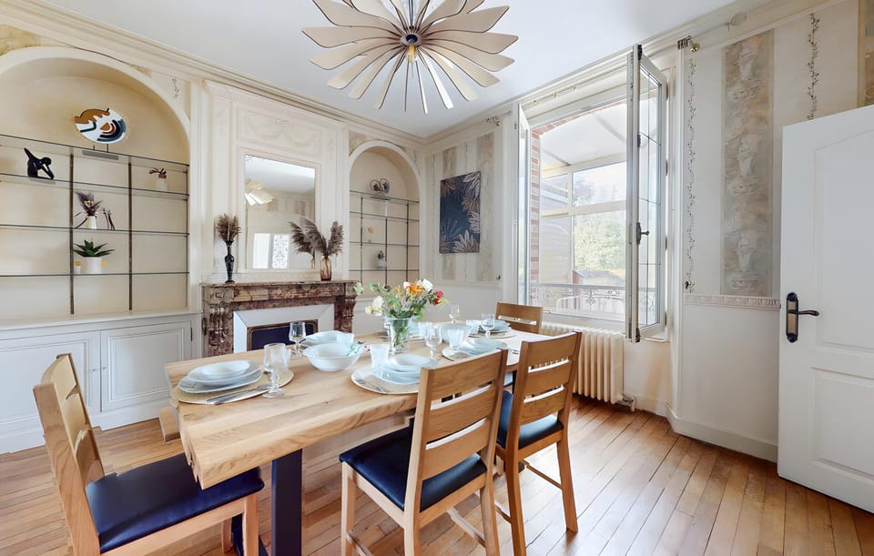 Property building, Kitchen or kitchenette, Living room