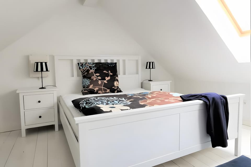 Property building, Living room, Bedroom