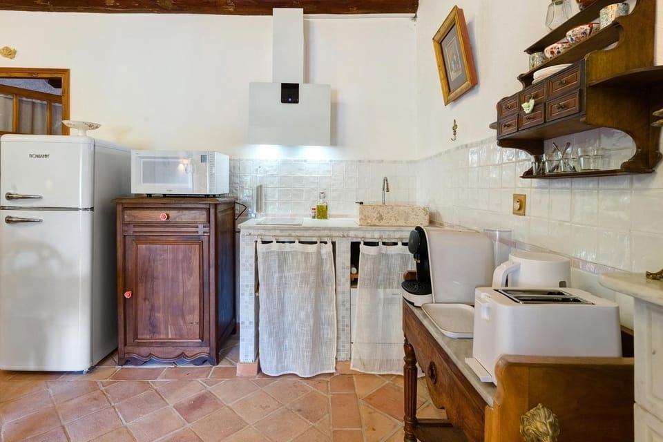 Kitchen or kitchenette, Living room