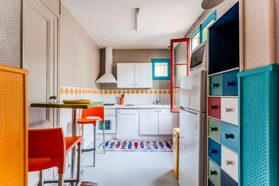 Kitchen or kitchenette, Living room