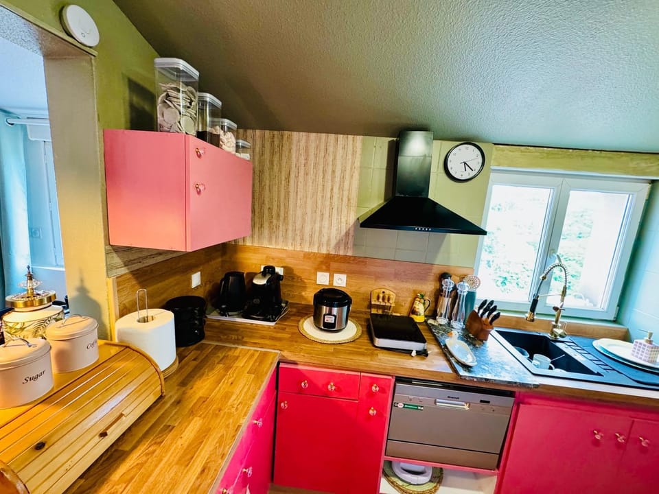 Kitchen or kitchenette, Living room