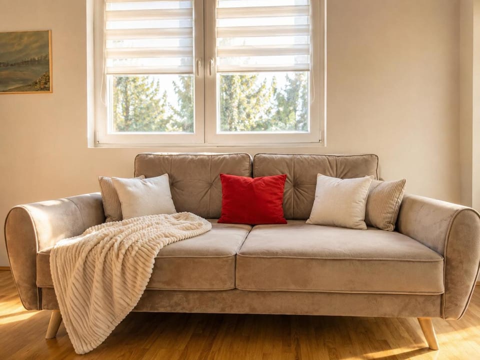 Bed, Seating area
