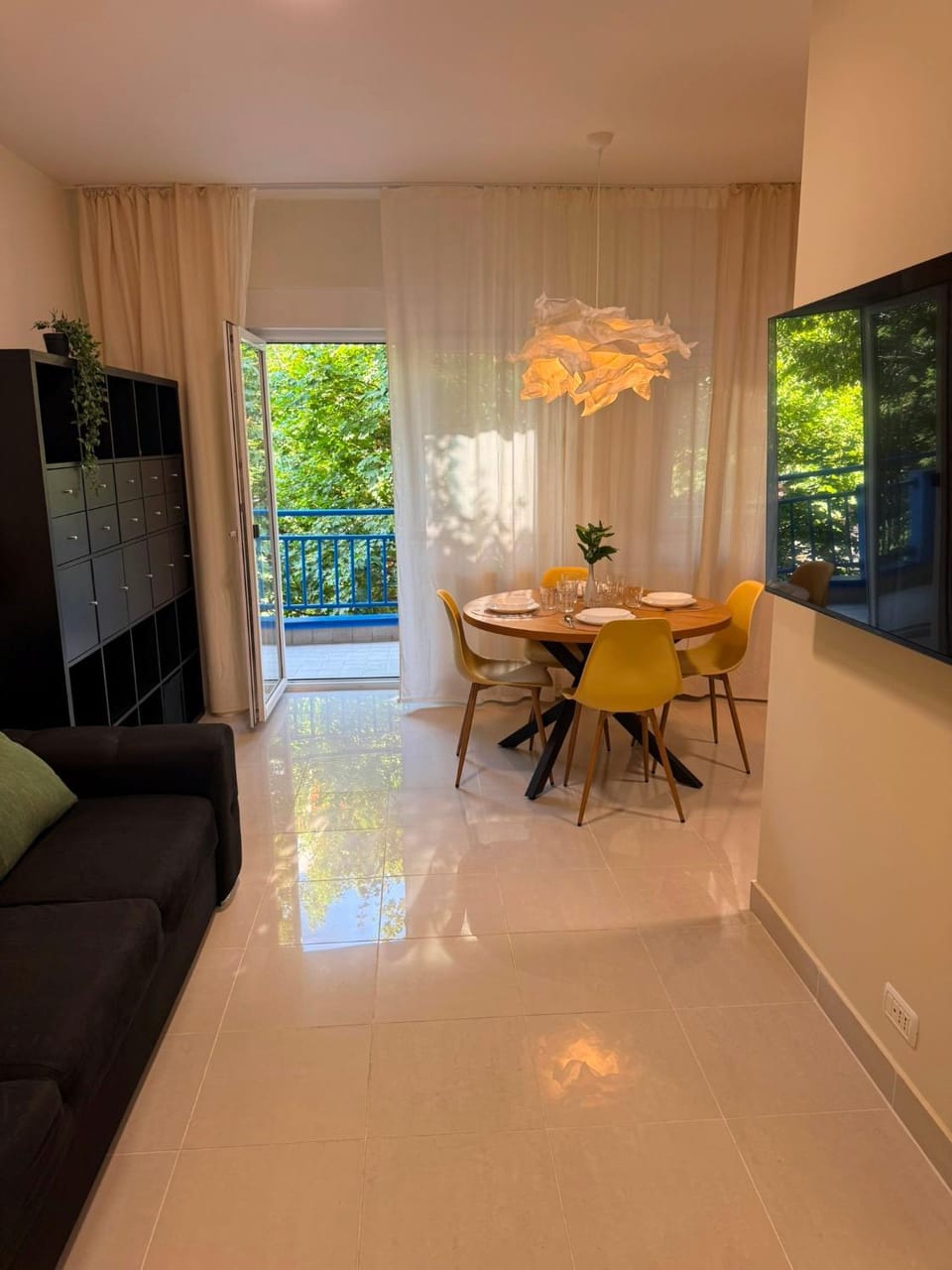Communal lounge/ TV room, TV and multimedia, Living room, Seating area, Dining area, Evening entertainment