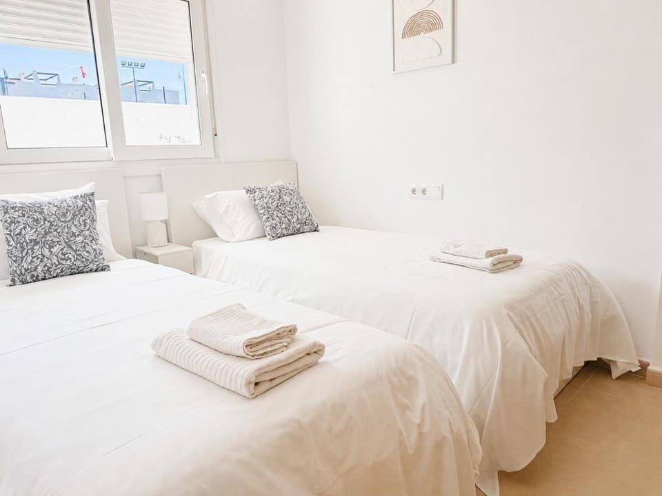 Bed, Decorative detail, Seating area