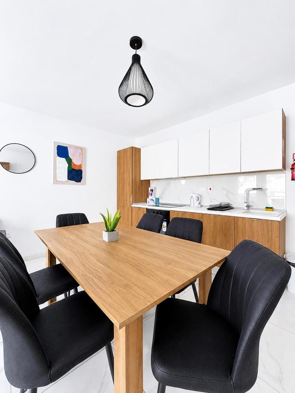 Kitchen or kitchenette, Living room, Seating area, Dining area, stove