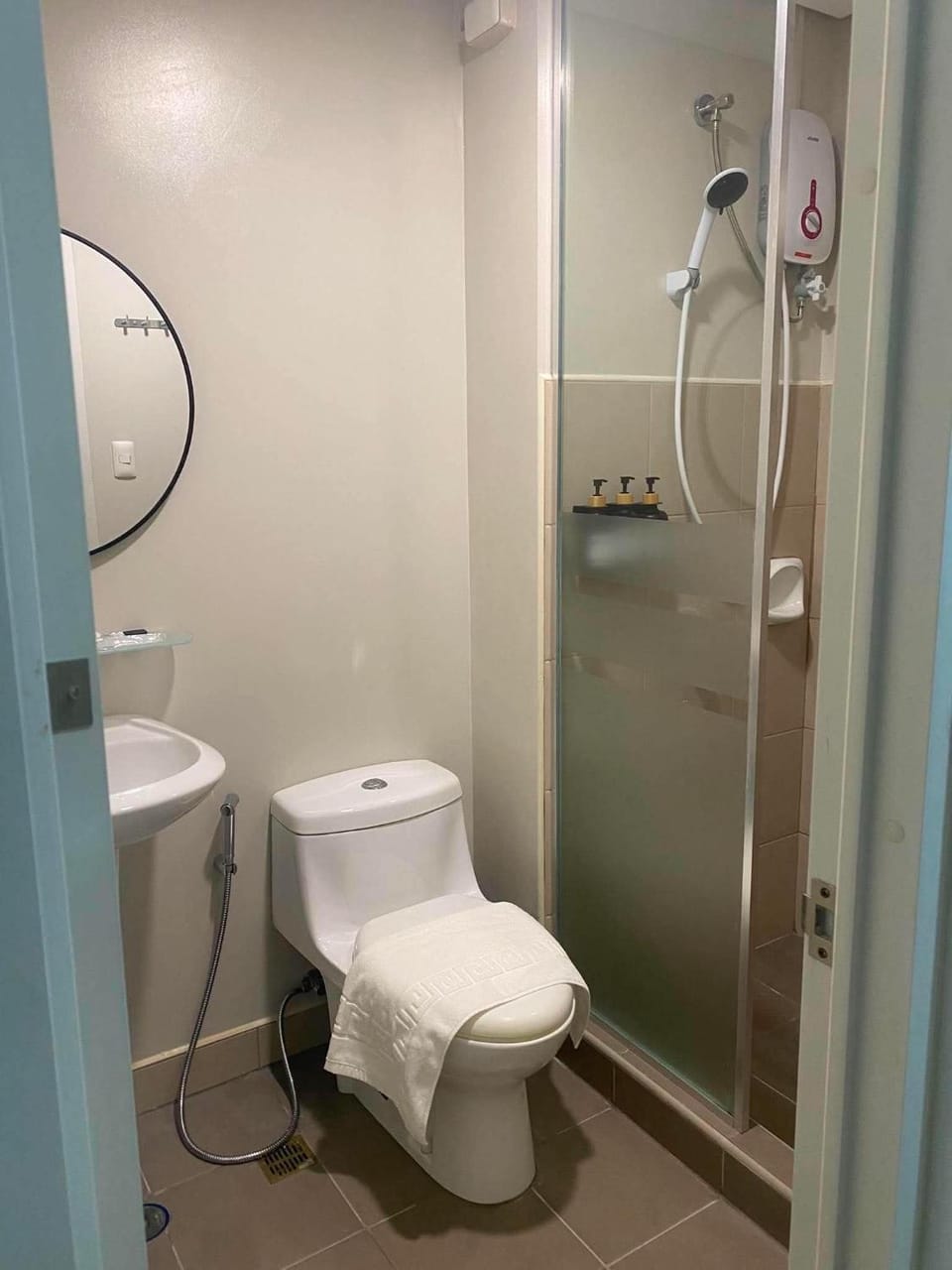 Shower, Toilet