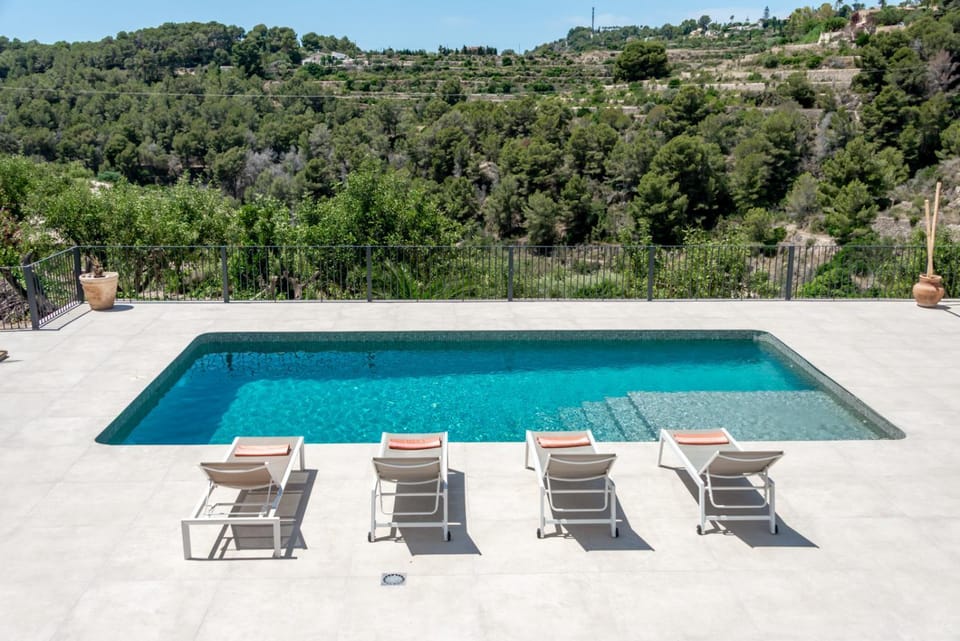 Mountain view, Pool view, Swimming pool, sunbed