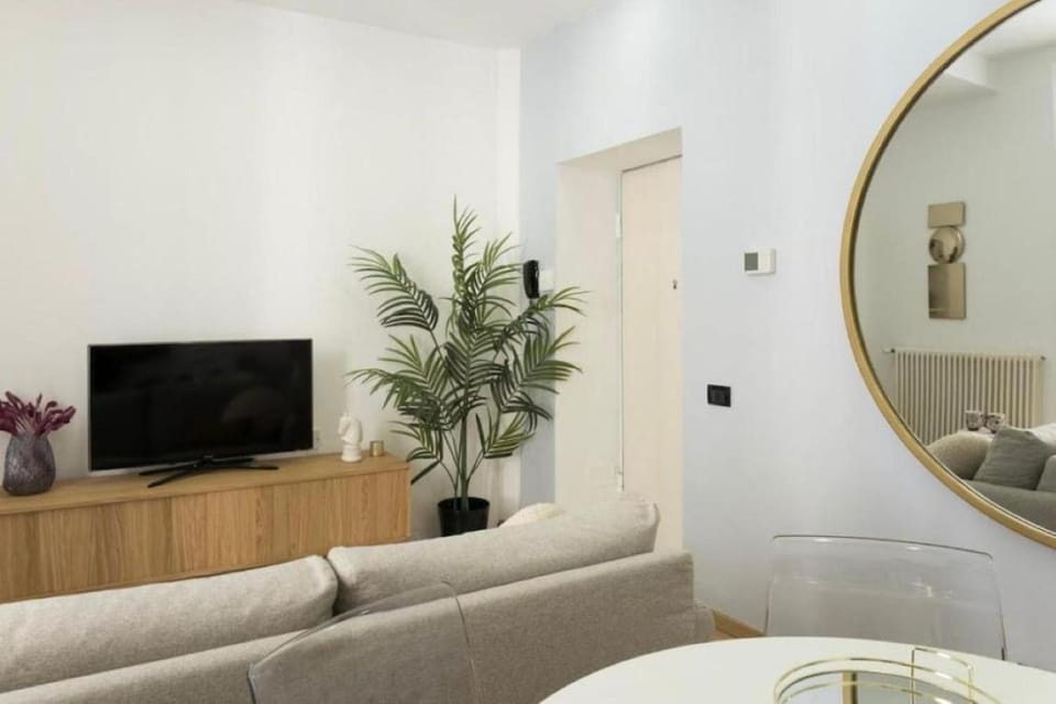 Communal lounge/ TV room, TV and multimedia, Living room, Seating area, Evening entertainment