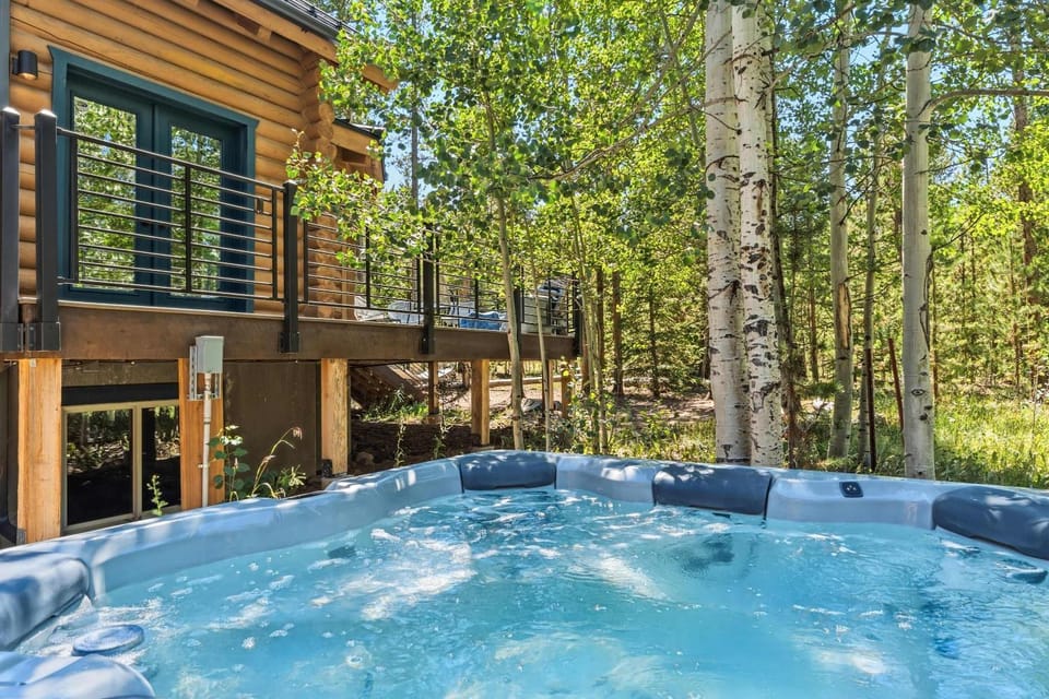 Breckenridge Outdoor Oasis Pool Table + Hot Tub House in Breckenridge