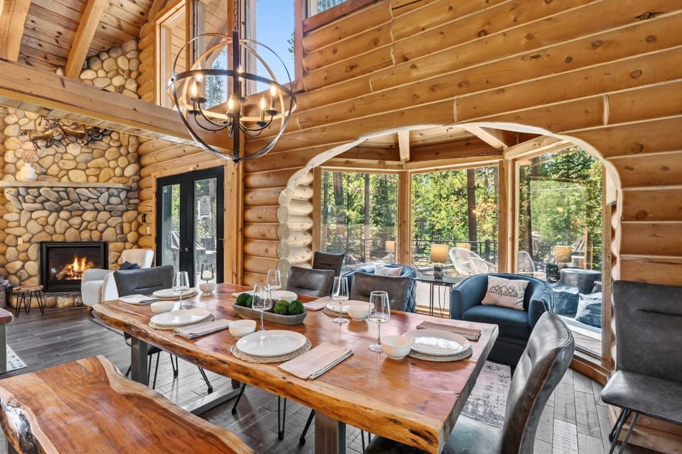 Breckenridge Outdoor Oasis Pool Table + Hot Tub House in Breckenridge
