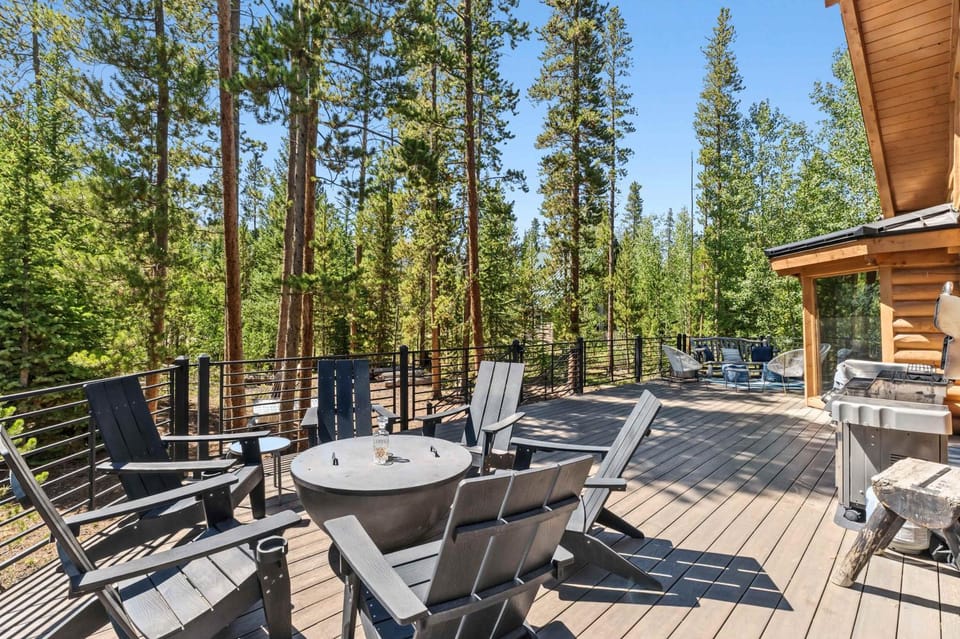 Breckenridge Outdoor Oasis Pool Table + Hot Tub House in Breckenridge