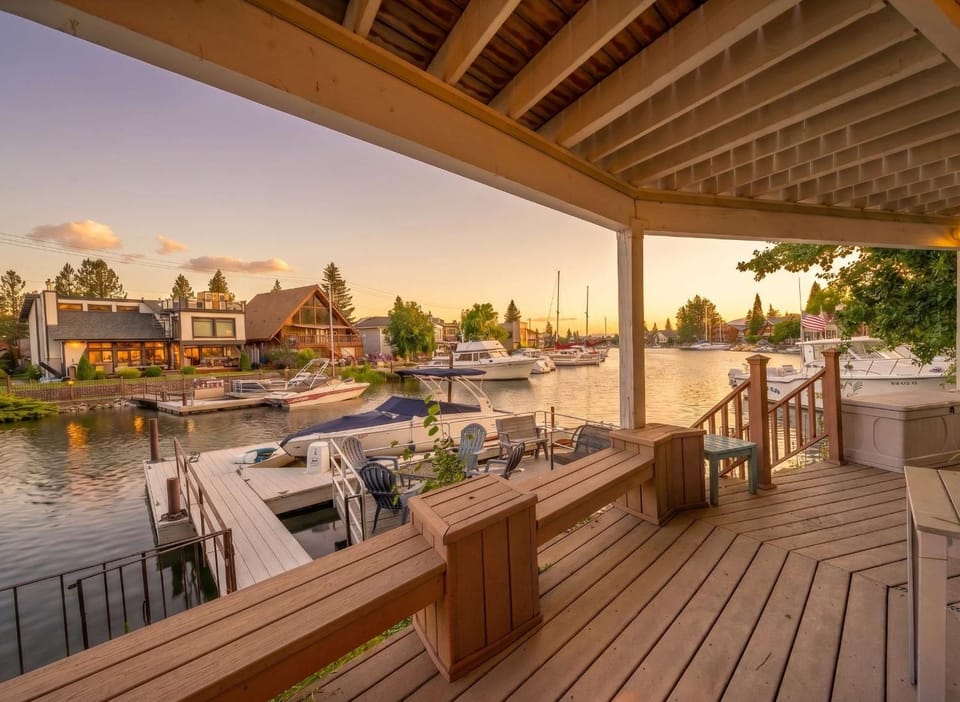 South Lake Tahoe Getaway - Waterfront Deck & Yard House in South Lake Tahoe