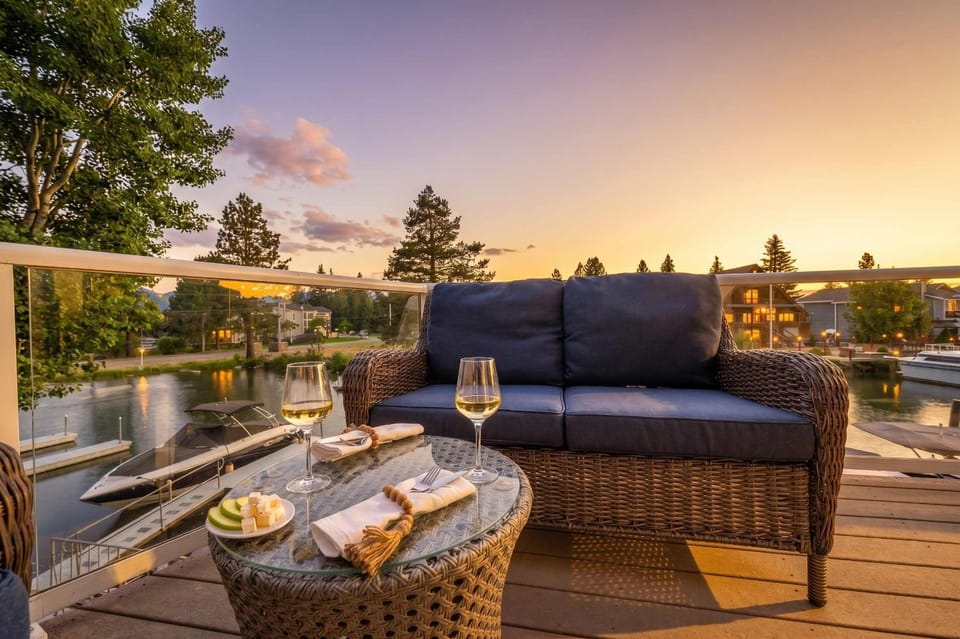 South Lake Tahoe Getaway - Waterfront Deck & Yard House in South Lake Tahoe