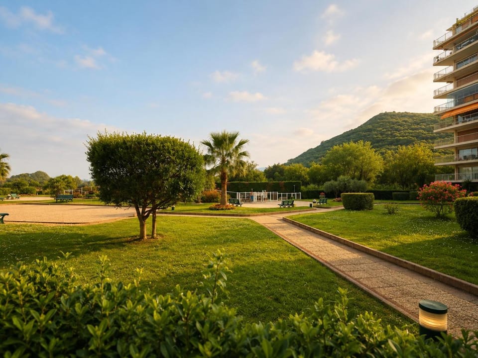 Cannes Marina Garden & Terrace Apartment in Mandelieu-La Napoule