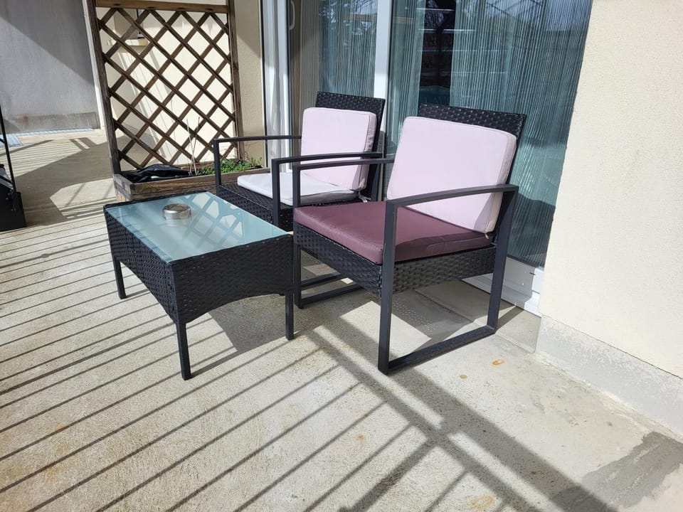 Patio, Day, Balcony/Terrace, Living room