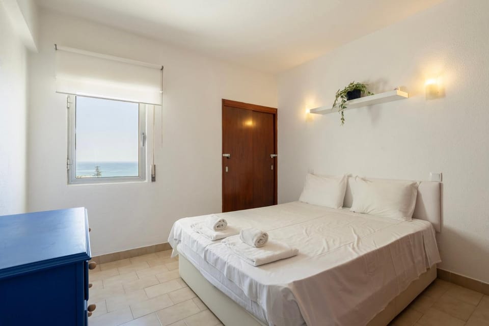 Blue Ocean Views & Central Apartment with Atlantic Breeze Apartment in Albufeira