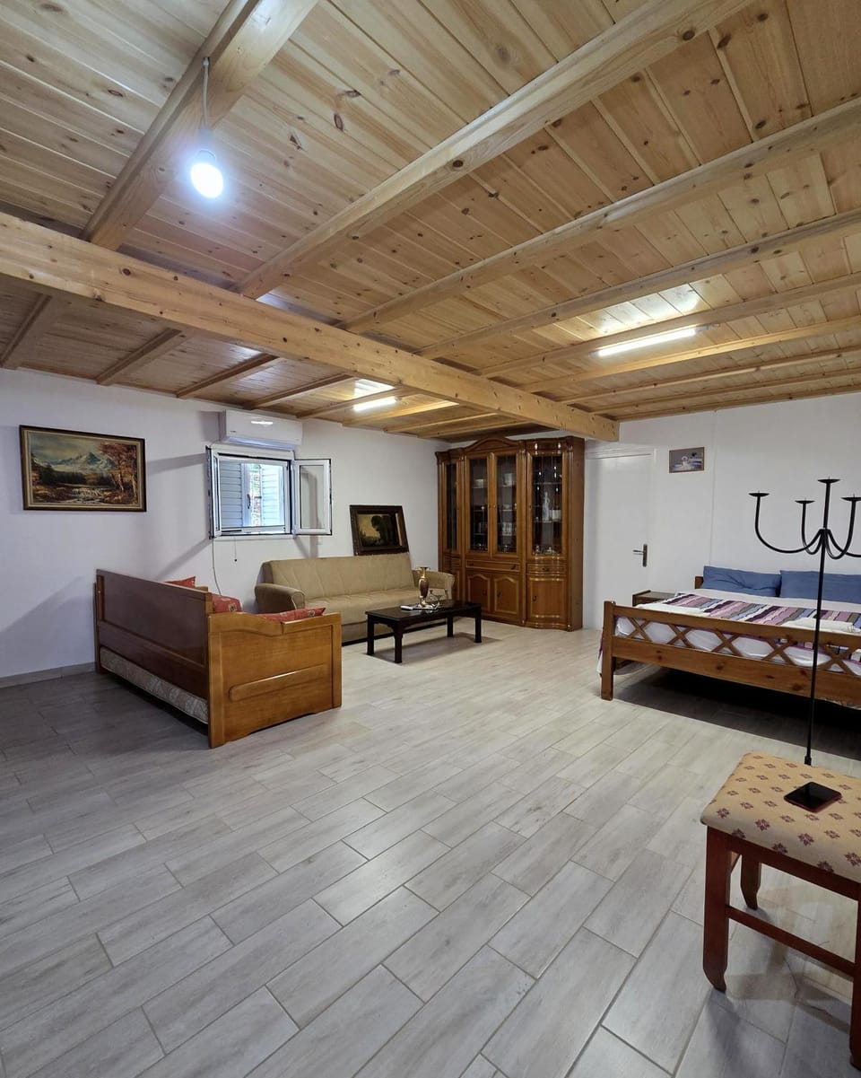 Bed, Living room