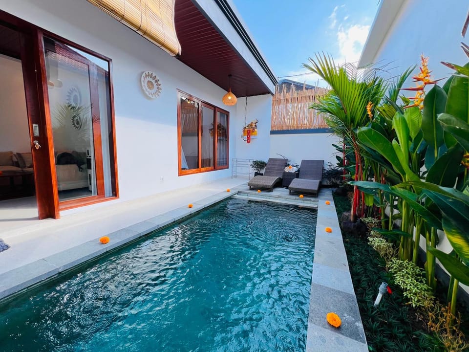 Property building, Day, Natural landscape, Seating area, Pool view, Swimming pool, sunbed