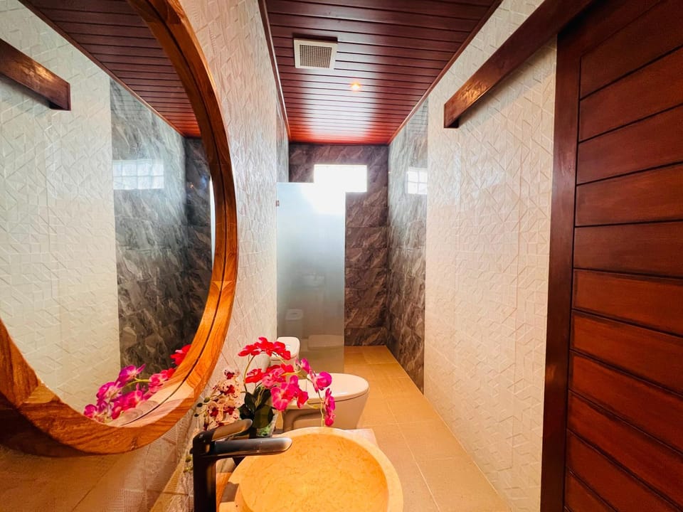 Property building, Patio, Day, Pool view, Swimming pool, sunbed