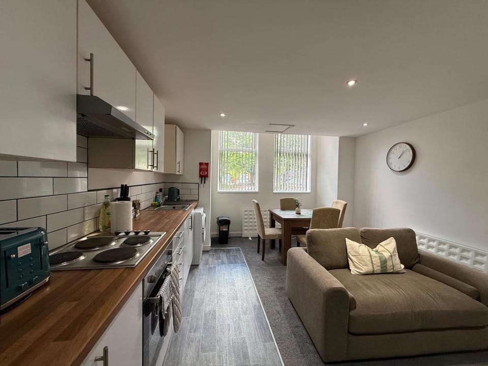 Casa Cove GF Apt with Parking - 5 min to Hospital Apartment in Manchester