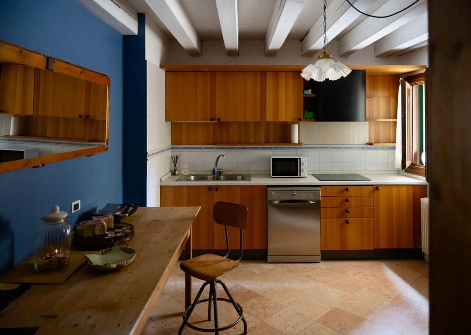 Kitchen or kitchenette, Communal kitchen, stove, kitchen