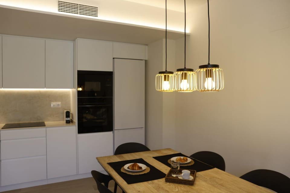 Kitchen or kitchenette, Dining area