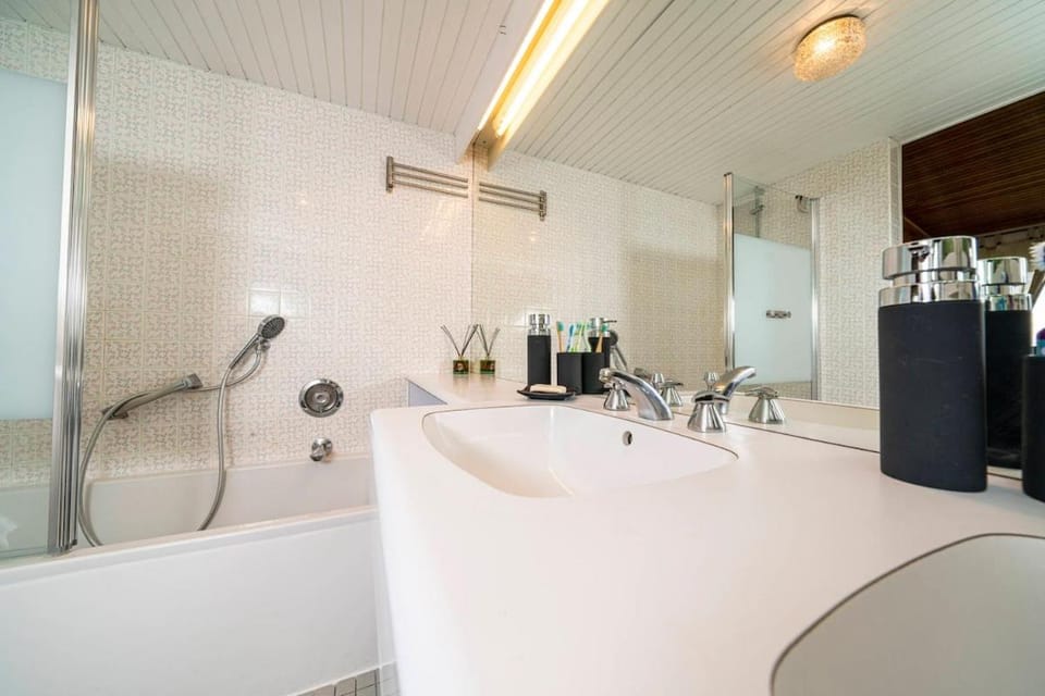 Grande propriété pieds dans l'eau avec piscine House in Haute-Savoie