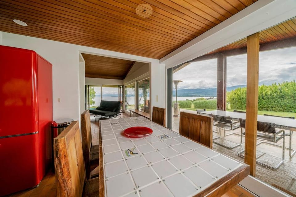 Grande propriété pieds dans l'eau avec piscine House in Haute-Savoie