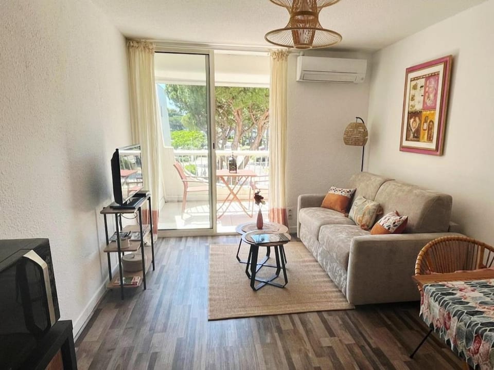 Studio chic près du golf, clim, wifi, parking Apartment in La Grande-Motte