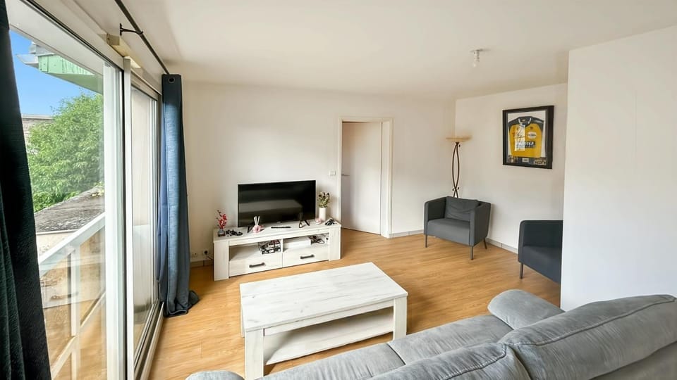 Appart lumineux centre-ville - parking - 2 pers Apartment in Aurillac