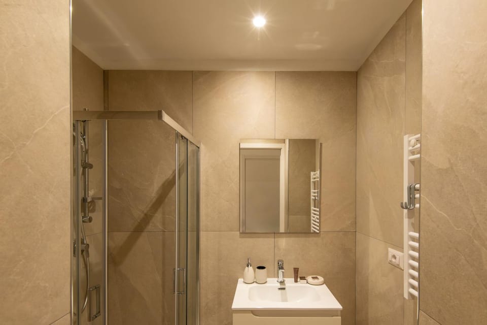 Shower, Toilet, Bathroom, heating